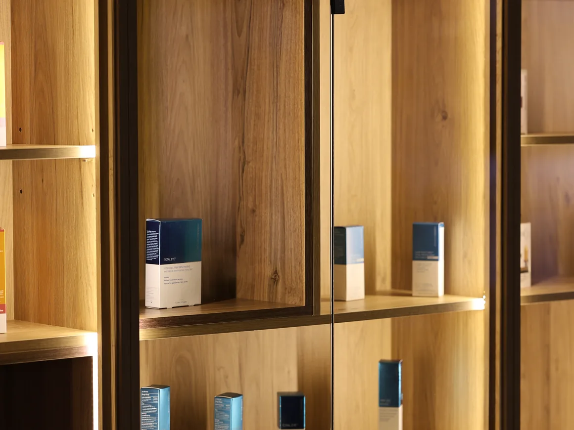 Vitrina de productos cosmecéuticos de LAbSER